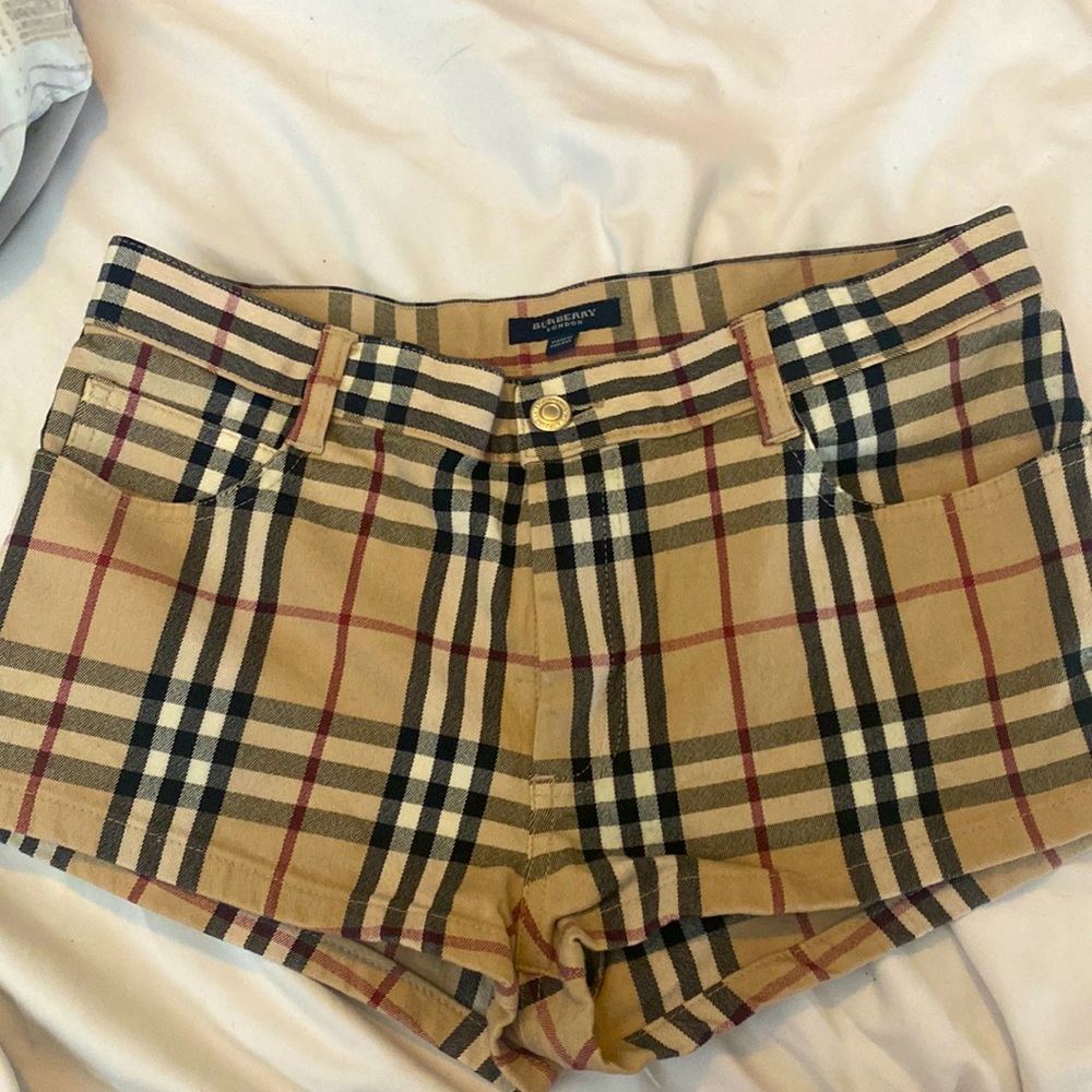 Burberry shorts ❤️